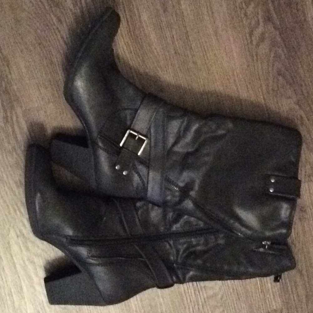 Vegan Leather Boots with Buckle detail